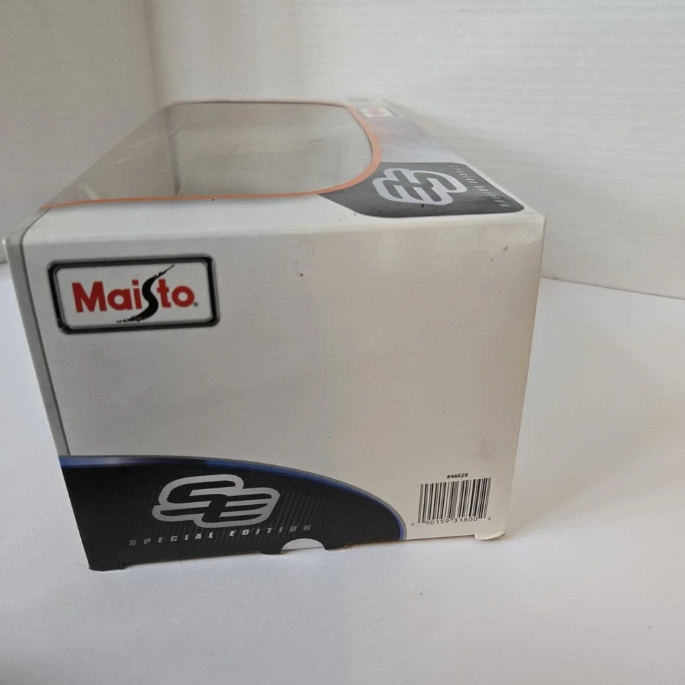 2013‎ NEW IN BOX RARE MAISTO Jeep Wrangler Sahara White 1:18 Special Edition SE!